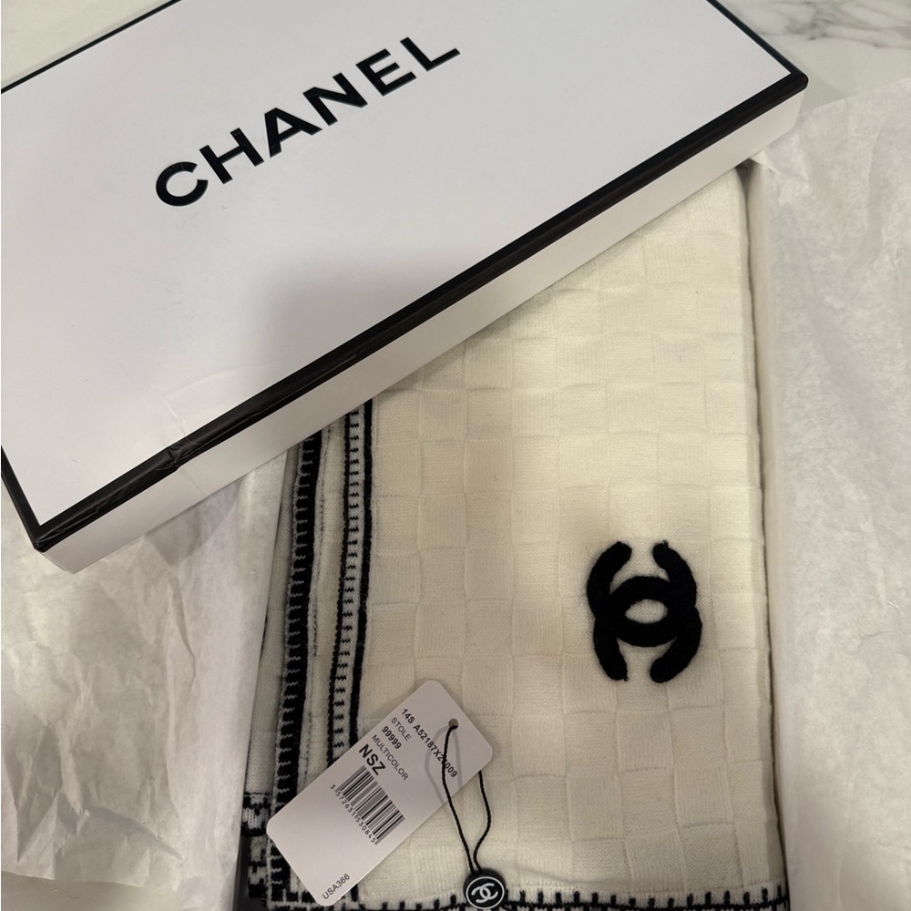 Chanel Cream and Black Cashmere Blend Accessory